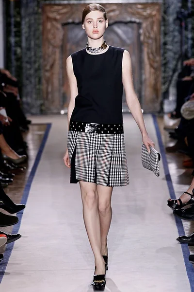 Look 24